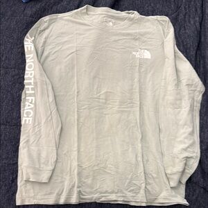 The North Face Long Sleeve Tee Classic Outdoor Style - only wrinkled
